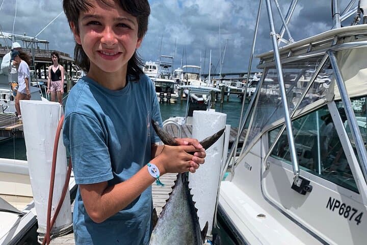 4 hours 53ft Dream Works Private Charter in Nassau 2