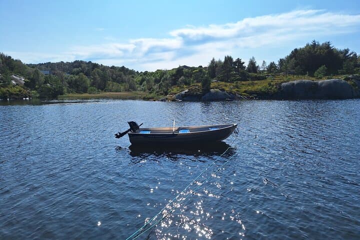 Fishing Experience by Boat on Aksdalsvannet. 