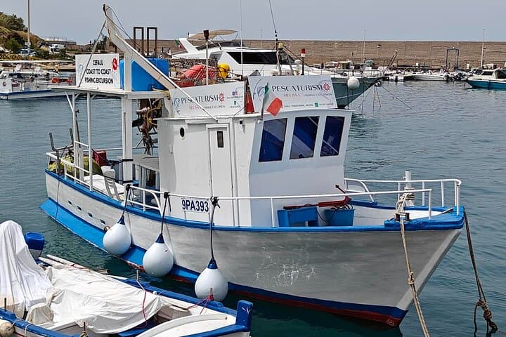 Cefalu: Boat Trip with Fishing, Coastal Tour and Lunch on Board