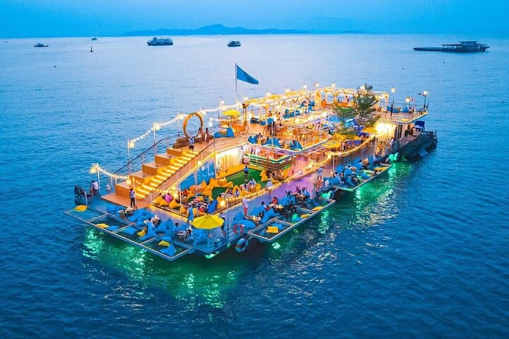 Exclusive Squid Fishing on Chic Floating Café from Pattaya 2