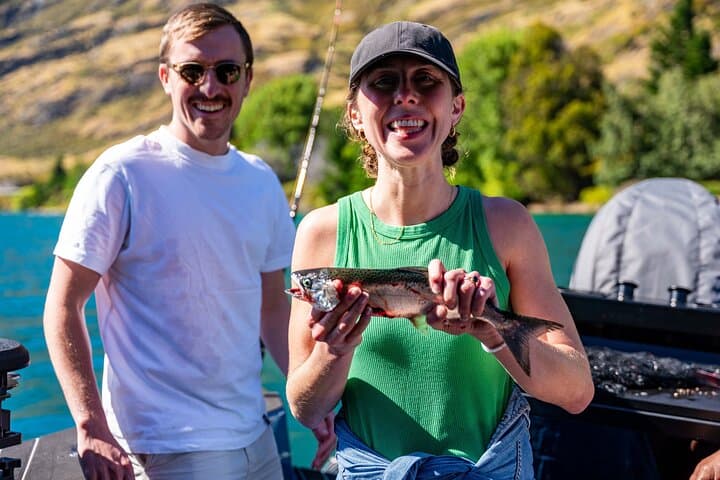 Lake Wakatipu Queenstown: 3 Hour Fishing Adventure by Boat