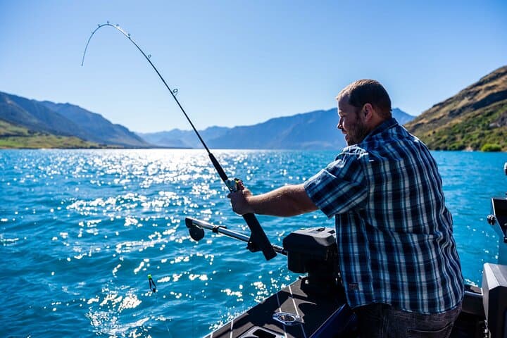 Lake Wakatipu Queenstown: 6 hour Fishing Adventure by Boat 2