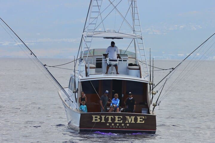 Aventura de Pesca en Alta Mar de Lujo en Kona, Hawái a bordo de Bite Me 5