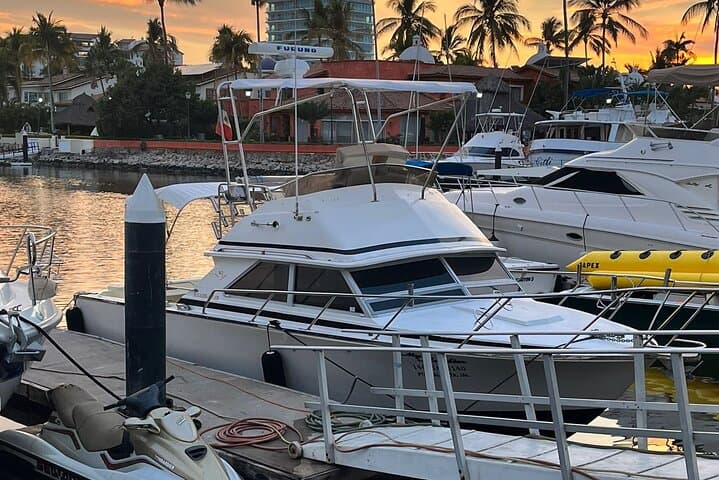 Private Fishing Charter in Puerto Vallarta for up to 6 people 2
