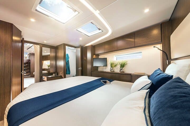 Luxury escape Sailing, shared from Hersonissos or Heraklion port 4
