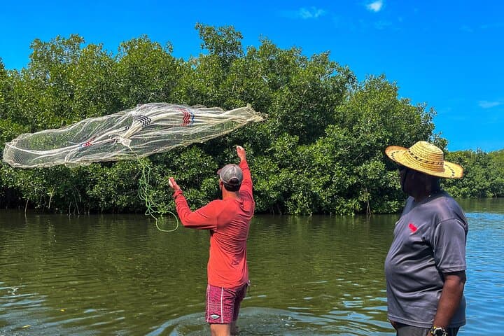 Artisanal Fishing of Crabs and Fish in Mangroves with Natives 2