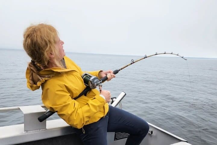 Aventure de Pêche Partagée : Découvrez Icy Strait à Hoonah, Alaska - Photo 2