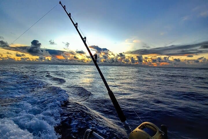 Offshore fishing around the Teahupo'o wave 3