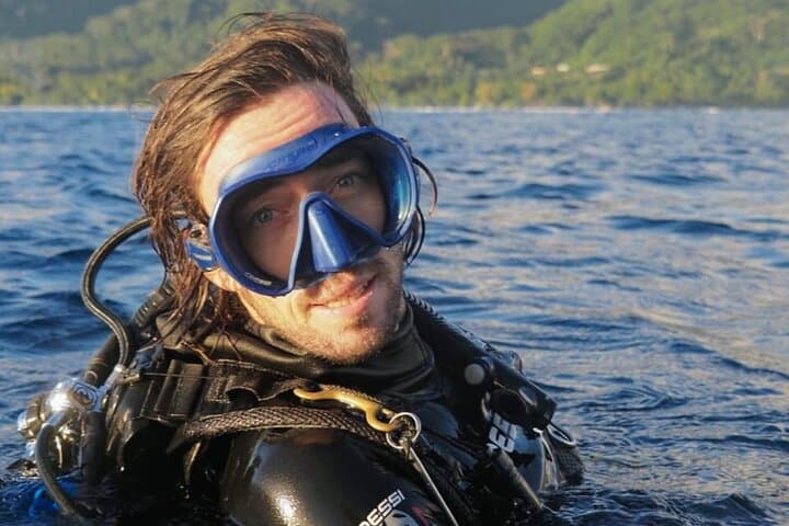 Teahupo'o Jurassic Tour and Private Diving 4