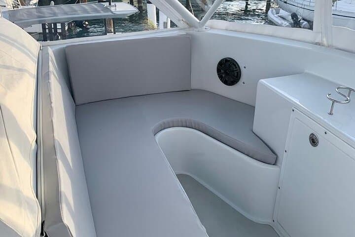 8 hours 53ft Dream Works Private Charter in Nassau 4