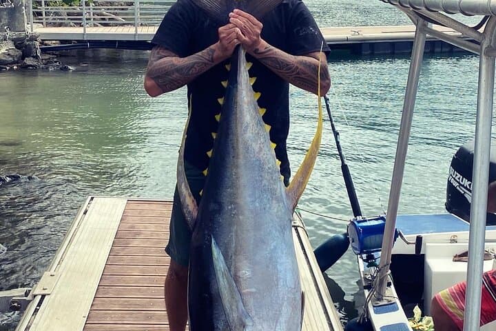 Day DE Fishing VIP in Moorea – Private Boat & Lunch