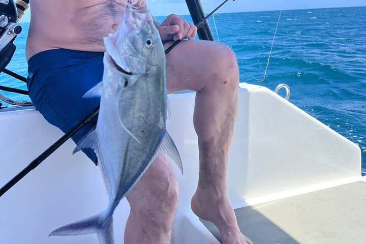 Day DE Fishing VIP in Moorea – Private Boat & Lunch 2