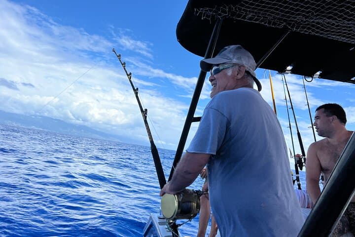 Day DE Fishing VIP in Moorea – Private Boat & Lunch 3
