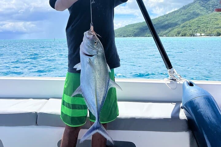 Day DE Fishing VIP in Moorea – Private Boat & Lunch 5