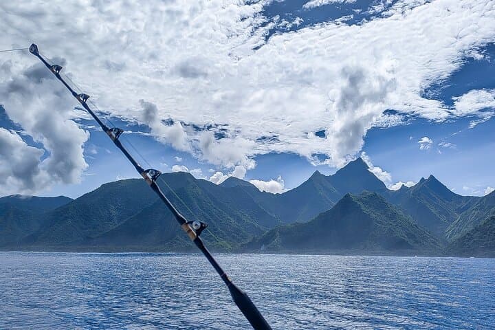 Offshore fishing around the Teahupo'o wave 5