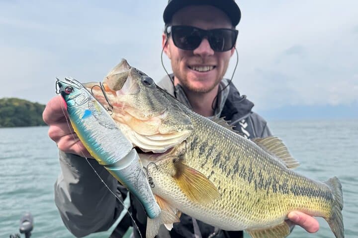Experience bass fishing on the legendary Lake Biwa for 2 people 5