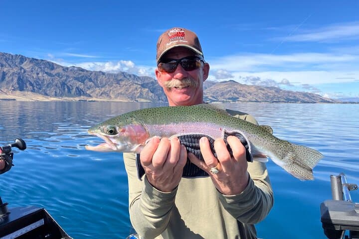 Lake Wakatipu Queenstown: 6 hour Fishing Adventure by Boat