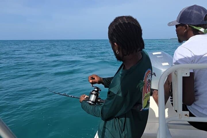 Reef Fishing Tour Trolling and Drop Fishing Trip from Hopkins 4