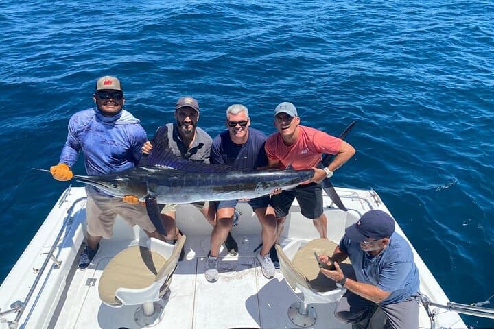 Exclusive Fishing Experience in Los Cabos – Aboard the Phantom I