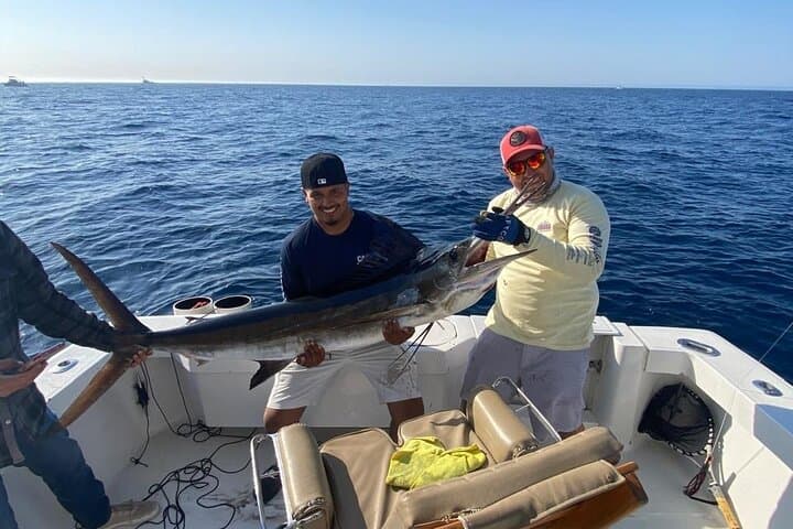 Exclusive Fishing Experience in Los Cabos – Aboard the Phantom I 5