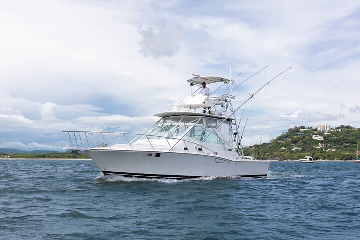 Deep Sea Fishing Private Charter in Tamarindo - 35' Cabo Express 2