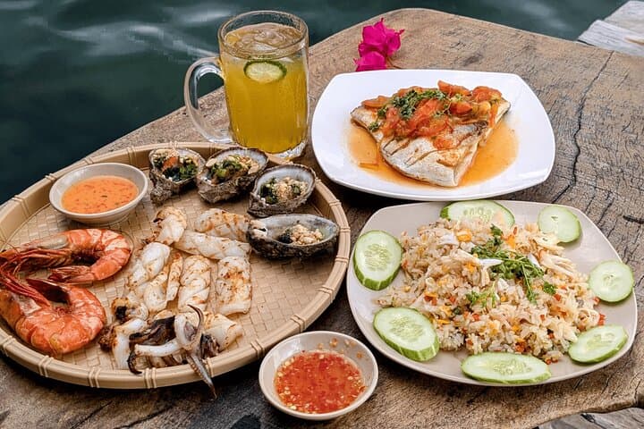 Starfish Beach and Floating Village Combo Boat Trip Seafood Lunch 5