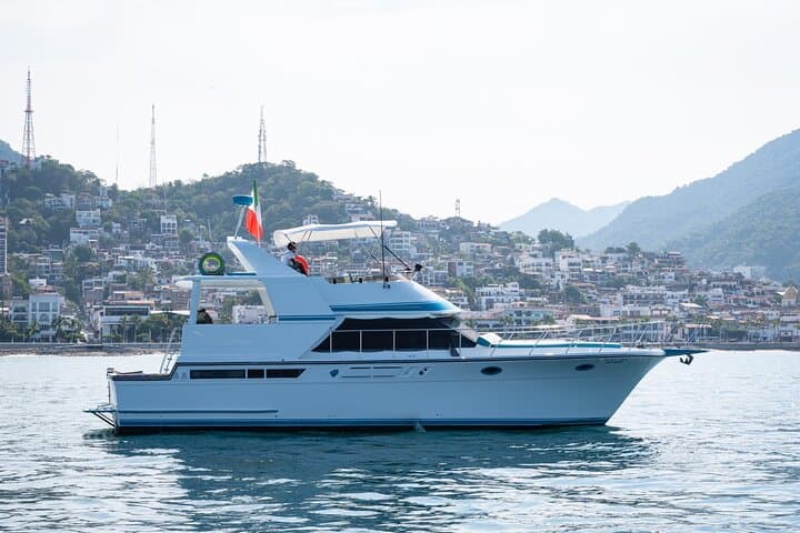 6 hours on a Private Yacht in Puerto Vallarta - Snorkeling & Beaches