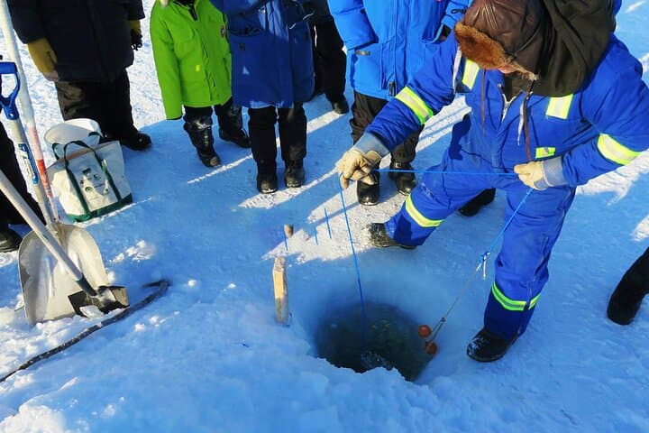 Traditional Indigenous Ice Fishing Experience on Great Slave Lake 3