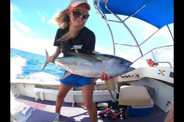 Semporna: Shallow or Deep Sea Fishing Tours with Guide