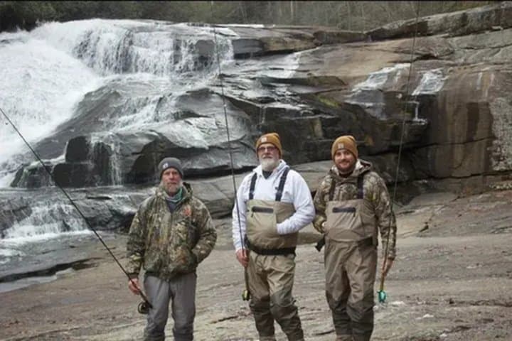 Aventura de Pesca con Mosca Guiada de Todo el Día para 3 Pescadores