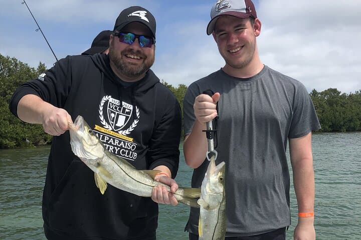 Aventure de pêche privée dans la vibrante baie de Tampa - Photo 2